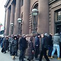 Žmonių eilė prie Lietuvos banko Kaune