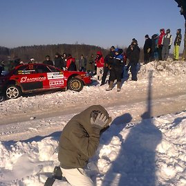 Edgaro Mateikos nuotr./Martyno Samsono ratas neatlaikė „Halls Winter Rally“ išbandymų 2012 m.