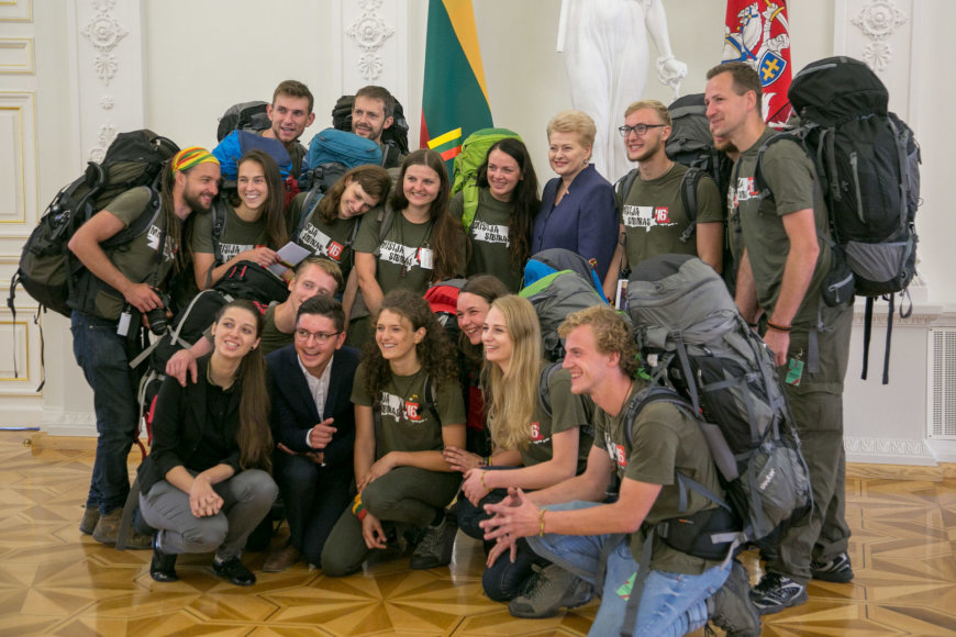 Prezidentė susitiko su į Lietuvą grįžusiais projekto „Misija Sibiras“ dalyviais